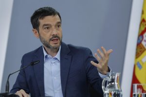 Bustinduy carga contra los recortes de Ryanair: «es el modus operandi de esta compañía, la amenaza y el chantaje»