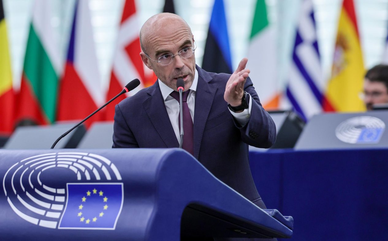 Jorge Buxadé interviene en el Parlamento Europeo en Estrasburgo, Francia, el 18 de junio de 2025.