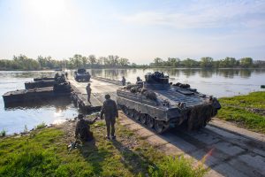 Bruselas renueva su apuesta por la movilidad militar para reforzar la cooperación UE-OTAN
