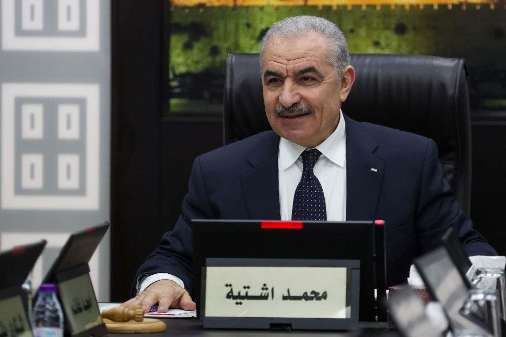 El exprimer ministro palestino, Mohammad Shtayyeh, en una imagen del 26 de febrero de 2024 en Ramala, Cisjordania.