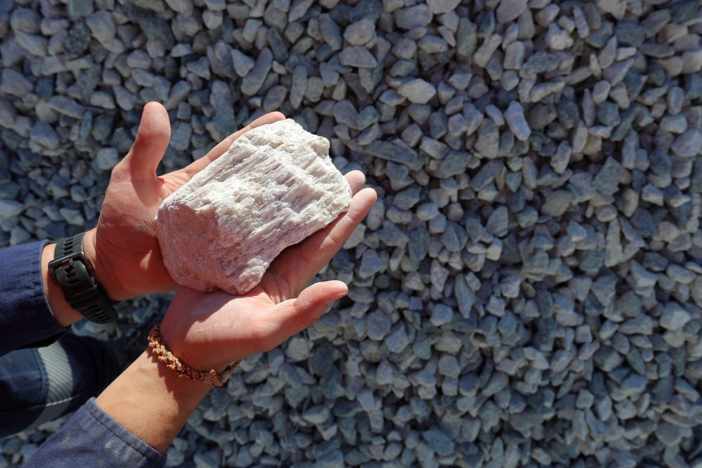 Se prevé que la demanda de grafito y otros minerales esenciales para la transición energética y digital aumente entre cuatro y cinco veces para 2050