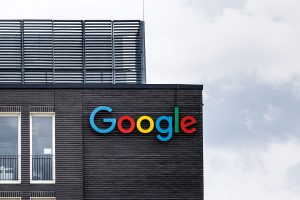 La UE multa a Google con 2.950 millones de euros por abuso de posición dominante