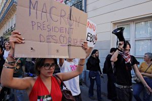 Los franceses se rebelan contra los recortes y exigen que "los ricos paguen más impuestos"