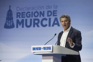 Feijóo propone visas de puntos para migrantes: premiará a los hispanos y a quienes quieran trabajar en sectores demandantes de mano de obra