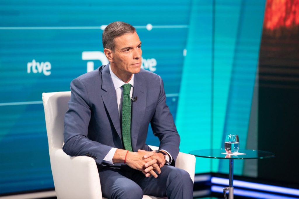 Pedro Sánchez durante la entrevista en TVE, en la noche del 1 de septiembre de 2025.