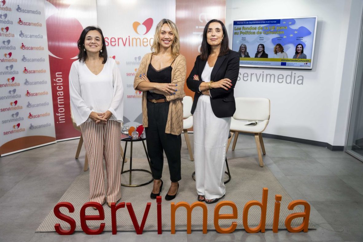 María Canal, Cristina Peña y Cristina Barreto posan juntas al iniciar el primer diálogo #HistoriasdeCohesion