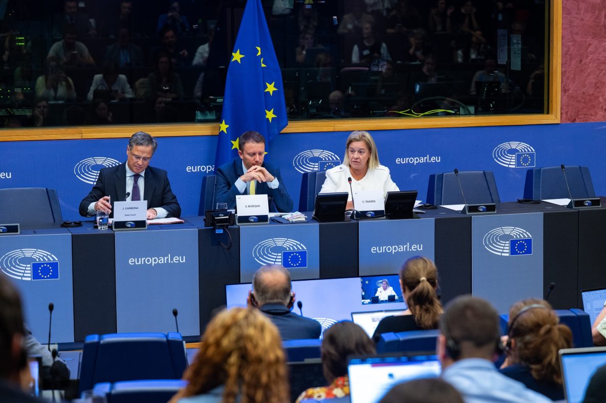 Rueda de prensa de los eurodiputados  Sigfried Muresan y Carla Tavares en el Parlamento Europeo, en Bruselas.