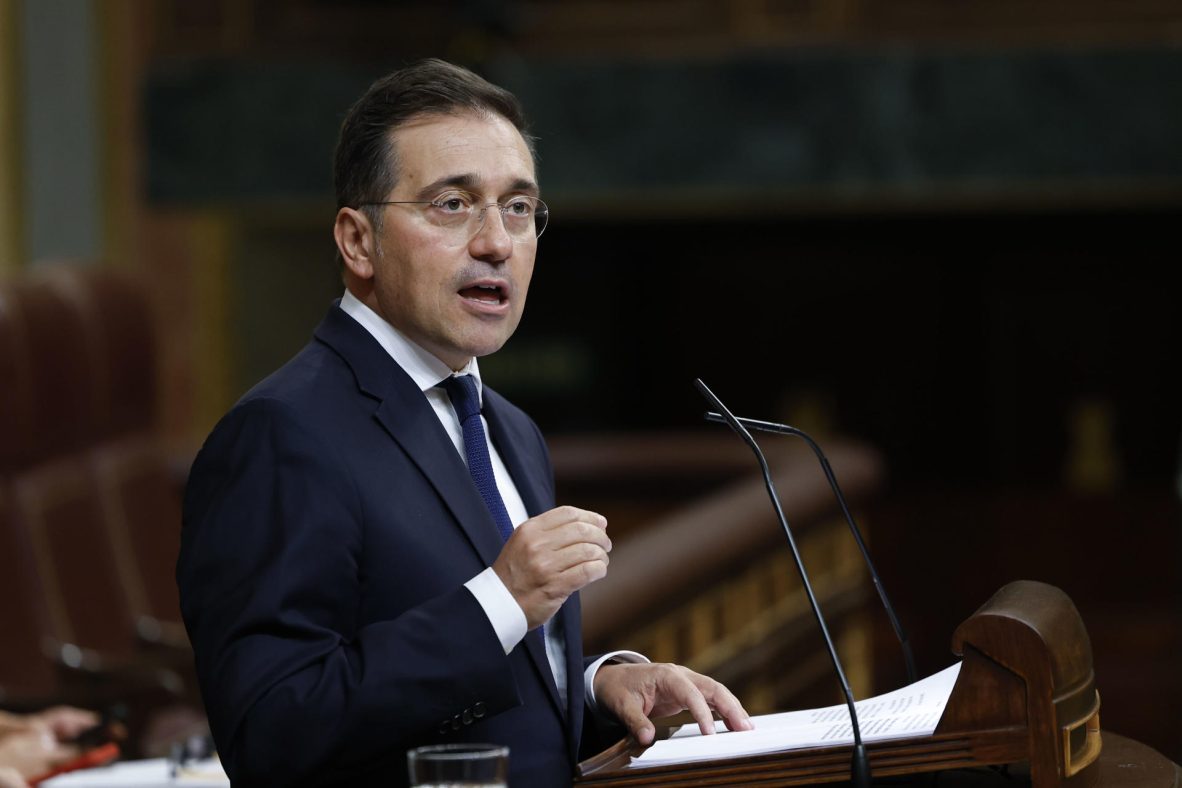 El ministro de Asuntos Exteriores, Unión Europea y Cooperación, José Manuel Albares comparece ante el pleno de la Cámara, para informar del acuerdo UE-Reino Unido en relación con Gibraltar, el 8 de septiembre de 2025.