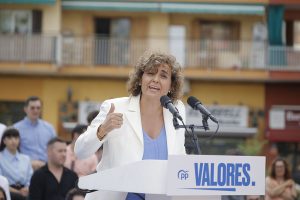 Dolors Montserrat, secretaria general del PPE, dice que no cobra por su cargo en la formación conservadora