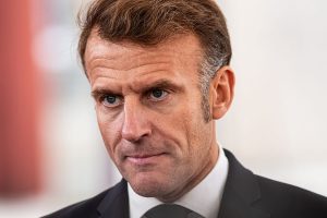 Se agudiza la crisis política en Francia con exigencias de dimisión a Macron y la amenaza de otra disolución parlamentaria
