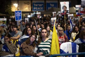 Hamás entrega a los rehenes israelíes supervivientes y Trump anuncia el "fin de la guerra"