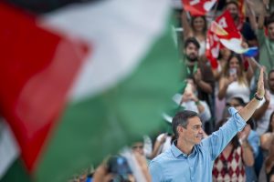 El Gobierno destaca la solidaridad de la sociedad civil frente al sufrimiento en Gaza y Sánchez asiste en Egipto a la firma del plan de paz