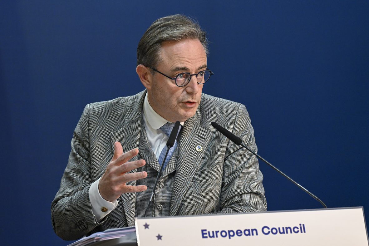 Bart de Wever ofrece una rueda de prensa al término del Consejo Europeo, el 23 de octubre de 2025.