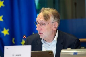 El Parlamento Europeo apoya retocar el acuerdo arancelario con Estados Unidos pero aboga por una línea más dura con Washington