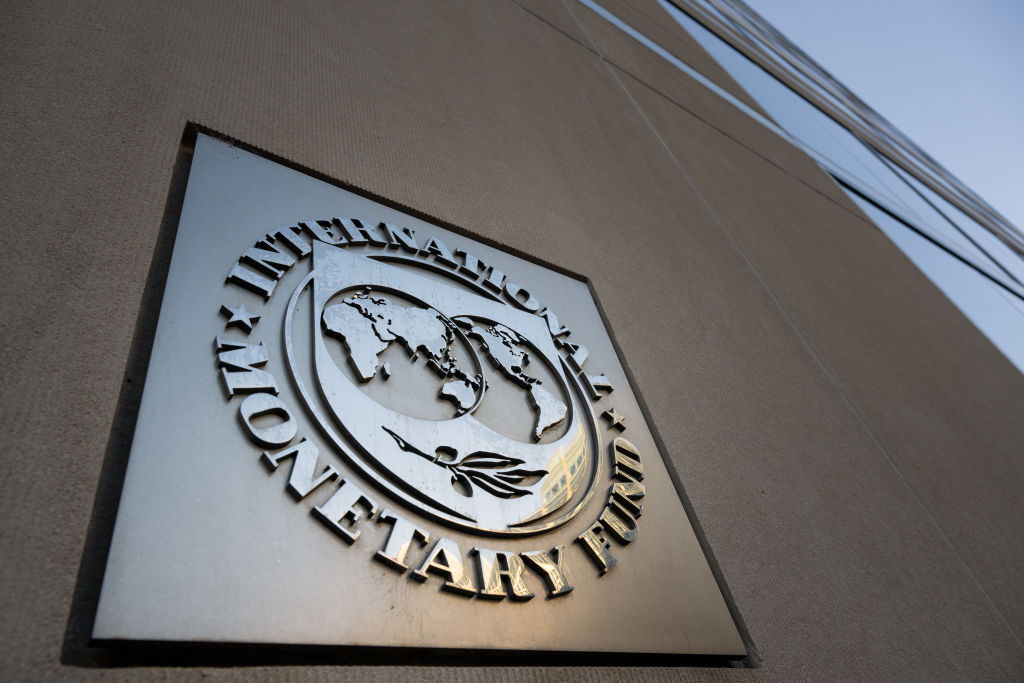 Logo del FMI en su sede de Washington, en una imagen de 2024.