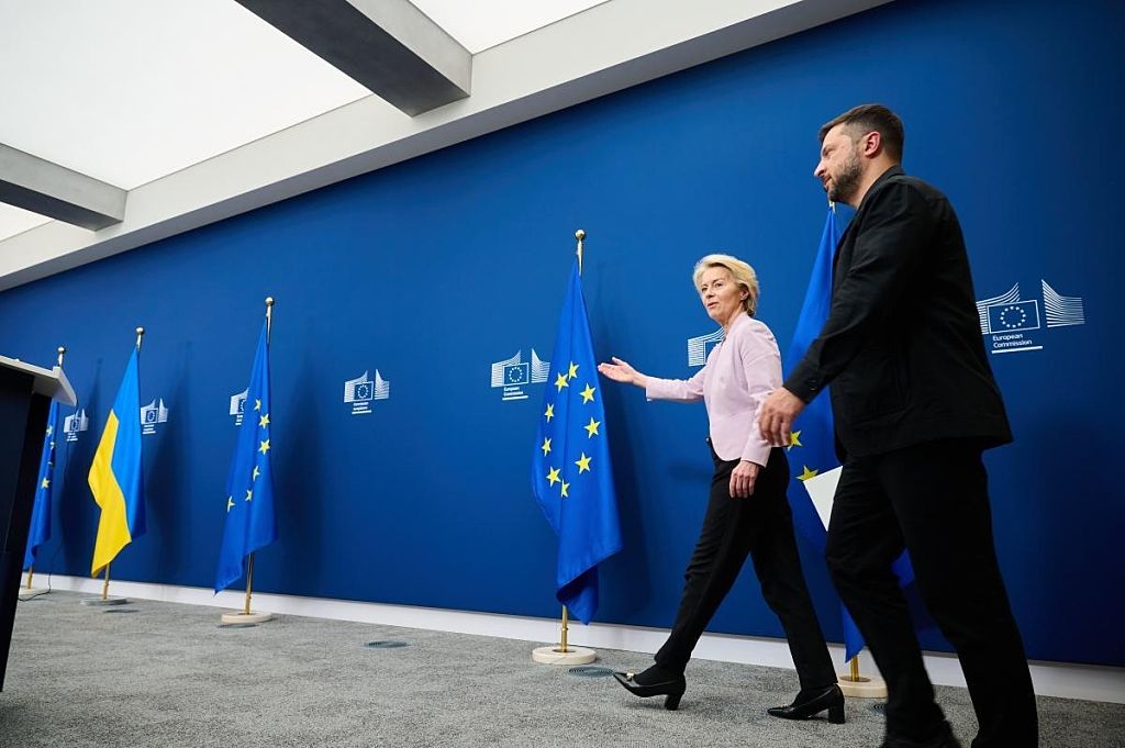Ursula von der Leyen y Volodimir Zelenski.