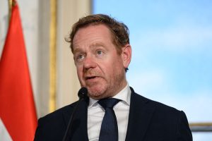 Bélgica y Países Bajos presionan a la UE para que castigue a los infractores del pacto migratorio