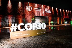 Más de 50 países se alían desde hoy en la primera cumbre para dejar atrás los combustibles fósiles