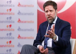 El editor jefe de ‘Euractiv’ cree que Sánchez se está “beneficiando” de su oposición a Trump