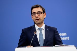 Europa debe "redoblar sus esfuerzos" frente a China, afirma el responsable de Industria de la UE
