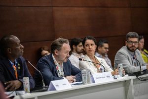 El comisario de Energía traza una clara línea divisoria entre la UE y Estados Unidos en la COP30