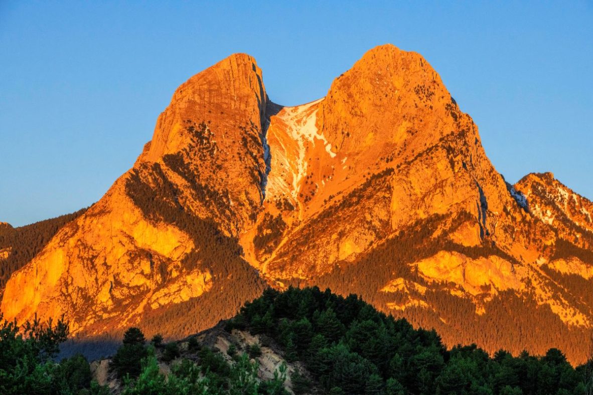 Bruselas quiere que París se comprometa a tender un cable a través de los Pirineos.