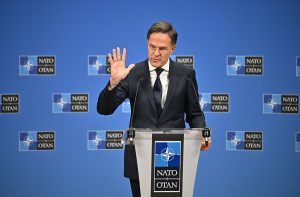 Los ministros de la OTAN debaten el plan de paz para Ucrania, sin el texto y sin Marco Rubio