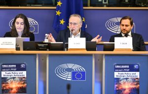 El Parlamento volverá a examinar el acuerdo comercial entre la UE y EE. UU. la próxima semana
