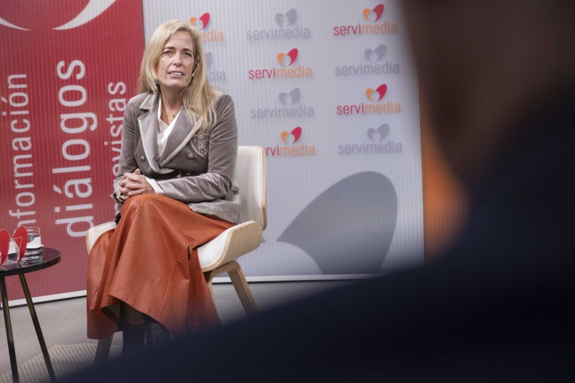 La consejera de Economía, Hacienda y Empleo de la Comunidad de Madrid, Rocío Albert, durante la entrevista con Servimedia, socio de Euractiv.