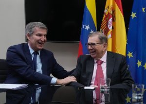 Feijóo celebra que el PP español y europeo lideren "la defensa de la democracia en Venezuela"
