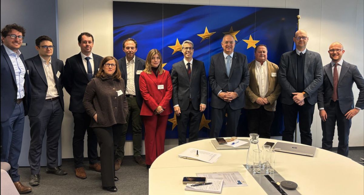 Responsables de organizaciones pesqueras europeas reunidas con el comisario Costas Kadis.