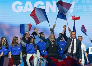 La extrema derecha francesa se muestra más dura con Trump, pero no le da la espalda