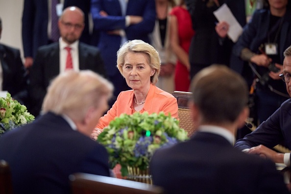 La presidenta de la Comisión Europea, Ursula von der Leyen, en una reunión en la Casa Blanca, con el presidente estadounidense, Donald Trump, el 18 de agosto de 2025.