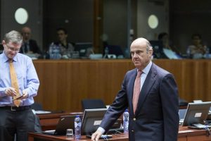 Guindos (BCE) advierte de que el riesgo geopolítico puede afectar más al crecimiento de los países más endeudados