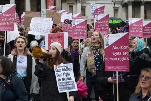 Último impulso a la iniciativa sobre el derecho al aborto antes de la decisión de la Comisión