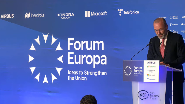 Manfred Weber en el acto de Nueva Economía Forum en Bruselas, el 28 de enero de 2026.