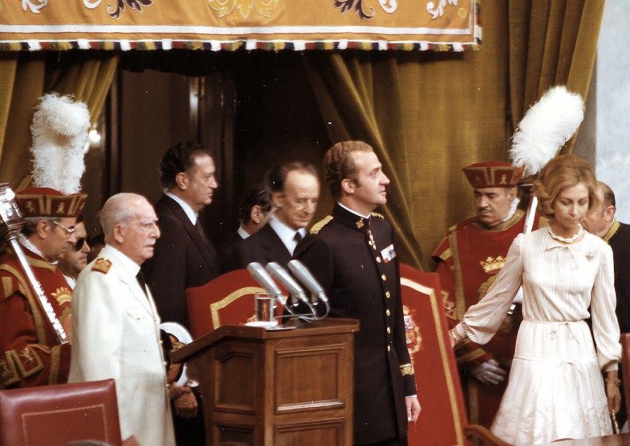 Juan Carlos I en la apertura de la legislatura constituyente de 1977.