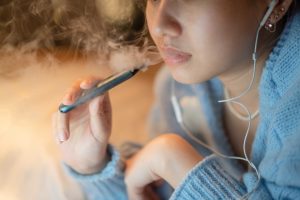 La propuesta holandesa de elevar la edad mínima para fumar a los 21 años sigue la tendencia europea
