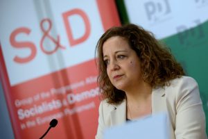 Los socialistas critican a la Comisión por asistir a la Junta de Paz de Trump