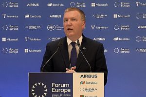 La UE dice a Sánchez que hay debate entre vetar las redes sociales a menores o establecer “controles”