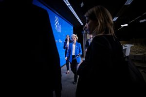 La UE pide colaboración a sus aliados para cubrir el enorme déficit de financiación para Ucrania
