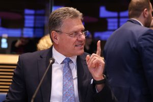 Bruselas exige una «reforma profunda» de la OMC para frenar la avalancha de exportaciones chinas