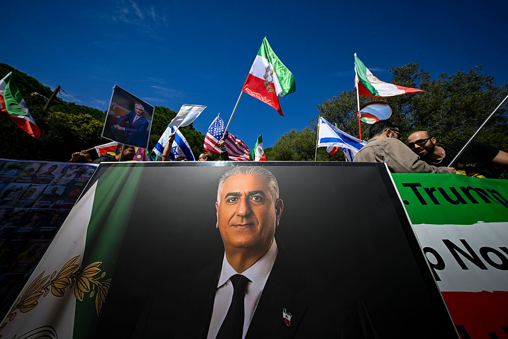 Pahlavi es el nombre más conocido a escala internacional por sus vínculos con la administración estadounidense.