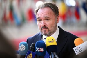 Bruselas insta a los países de la UE a comenzar a hacer acopio de reservas de gas