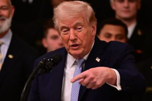 Trump deja en suspenso su amenaza de «destruir» las centrales eléctricas de Irán