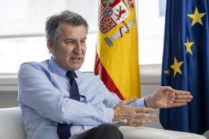 Feijóo revela una conversación con Abascal tras las elecciones de Castilla y León: "No podemos defraudar a la gente"