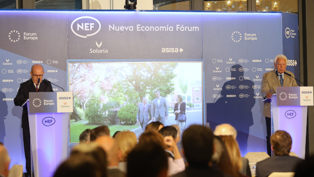 Felipe González (dr) durante su intervención en el NEF, en Madrid, el 20 de abril de 2026.