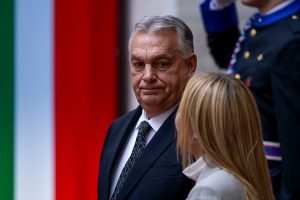 Orbán vela armas ante una doble batalla por el poder: en las urnas y en Bruselas