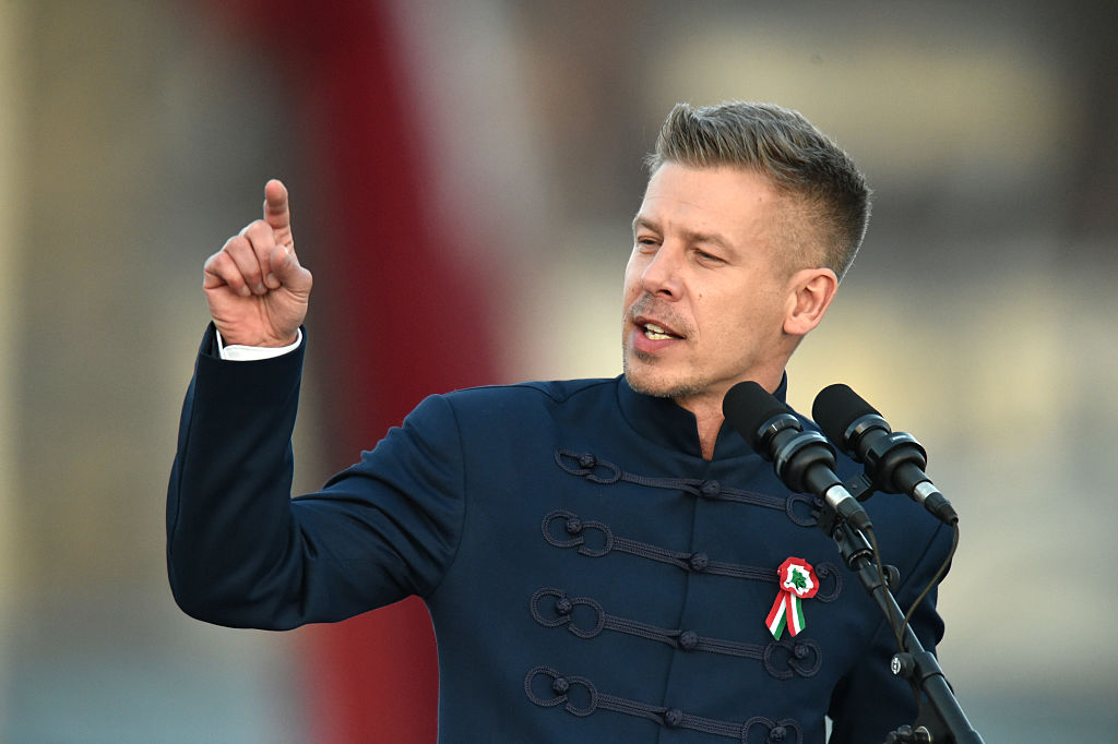 El líder del partido de la oposición húngara Tisza, Peter Magyar, en un mitin en Budapest, el 15 de marzo de 2026.