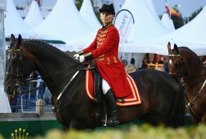 Von der Leyen evoca la fuerza de los caballos en homenaje a estos animales «increíbles»